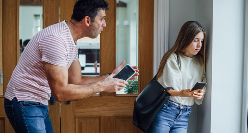 Conflit entre un papa et son ado à propos des téléphones portables