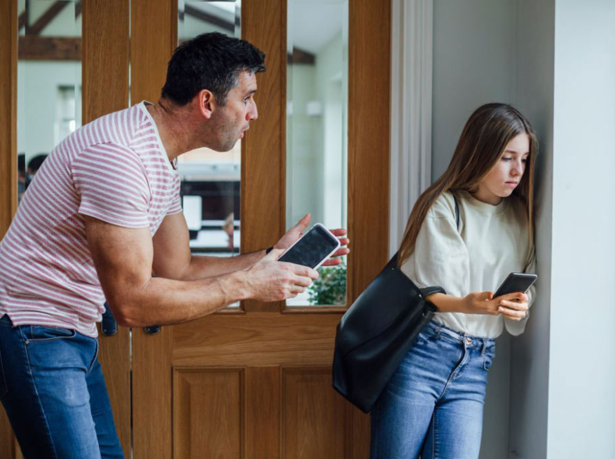 Conflit entre un papa et son ado à propos des téléphones portables